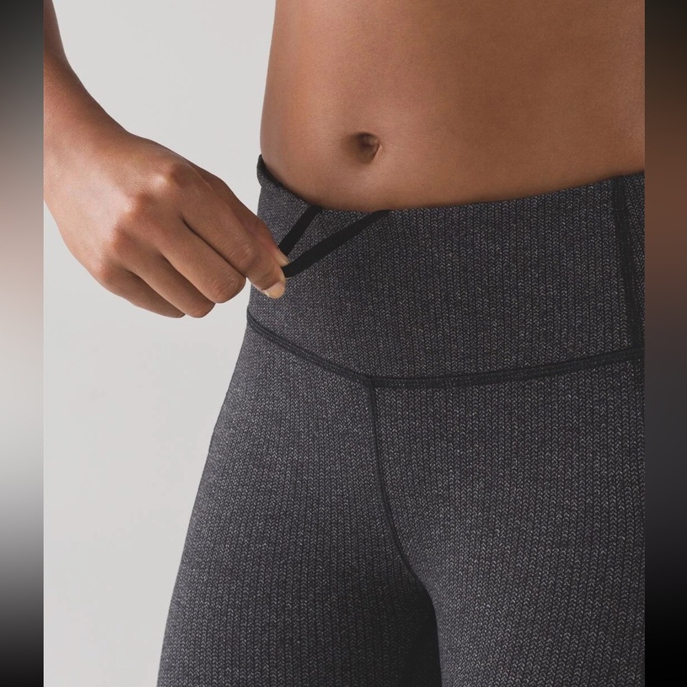 Lululemon Speed Tight V Power Luxtreme Variegated knit Heathered Black Size 4! - Picture 4 of 12